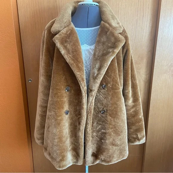 Wild Fable Faux Fur Coat - Picture 9 of 11